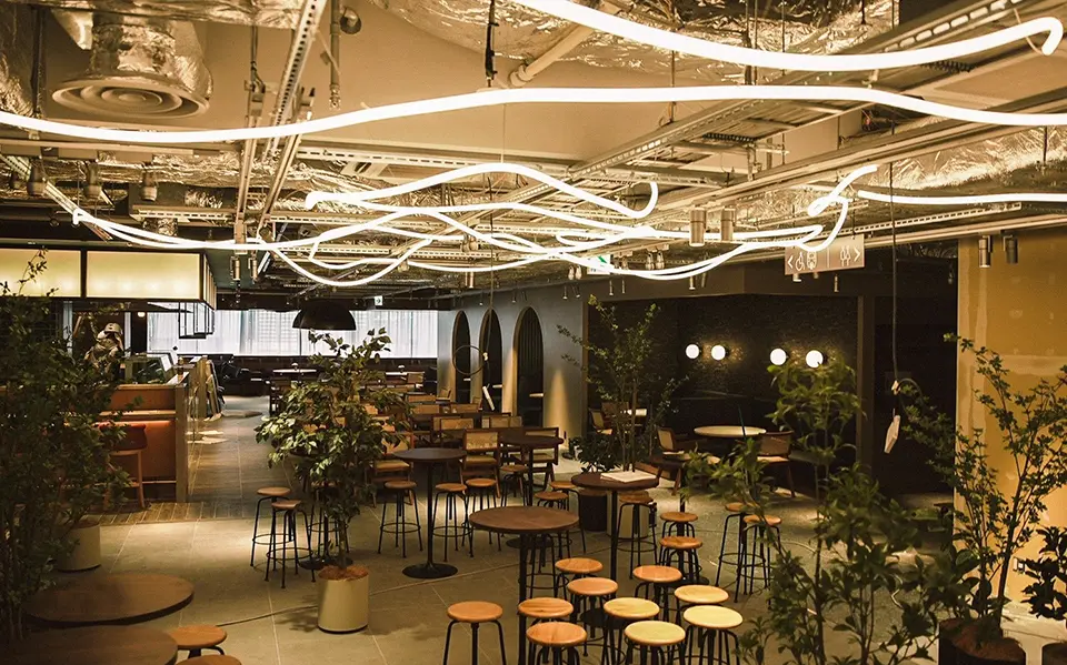 Ein Gourmetrestaurant mit 350 Plätzen in der Nähe von Maejima