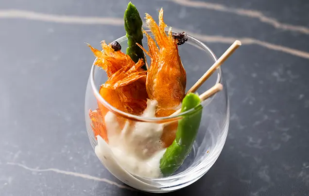 ピンチョス 有頭エビのアイオリ