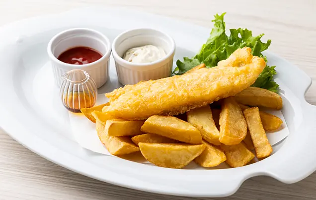 【Lunch】フィッシュ＆チップスとミニジャークチキンタコライス ドリンクスープサラダ付き