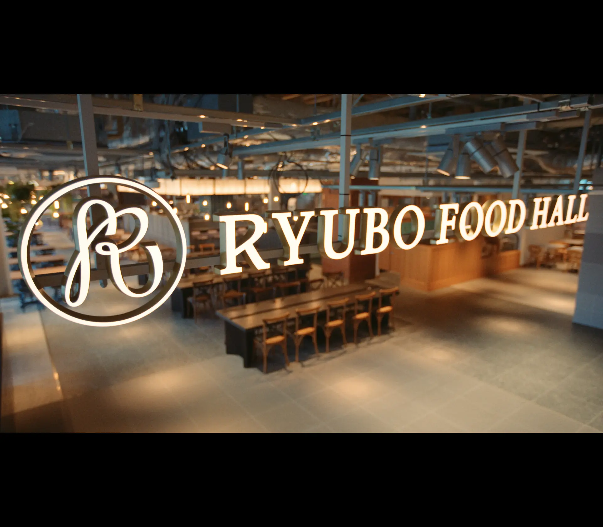 店内ドローン動画