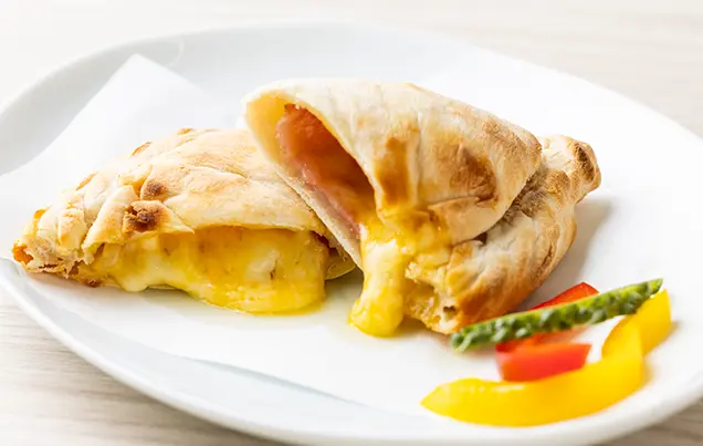 ベーコンチーズカルツォーネ