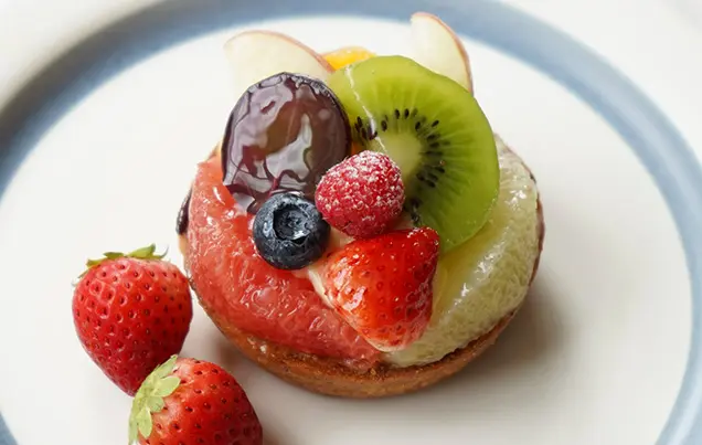 季節のいろいろフルーツのタルト