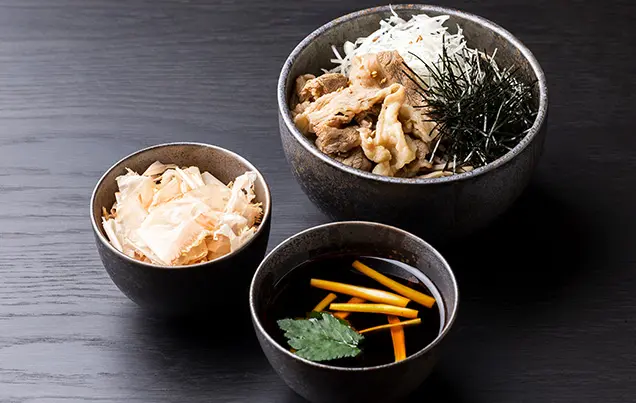 ”名物”「とろける」かつお節 肉汁辛みつけ蕎麦「牛」