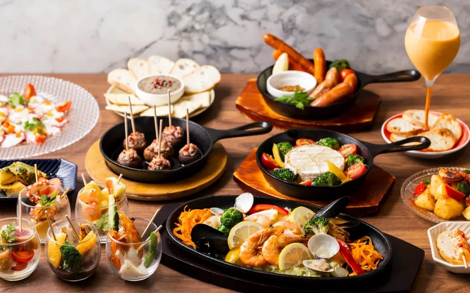 Un'ampia selezione di autentici piatti gourmet da tutto il mondo