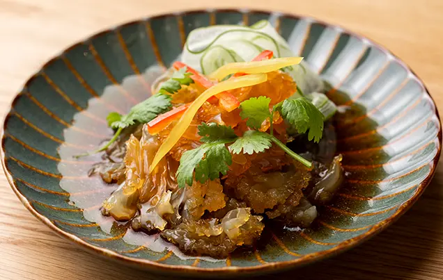 クラゲの冷菜「凉拌海蜇」