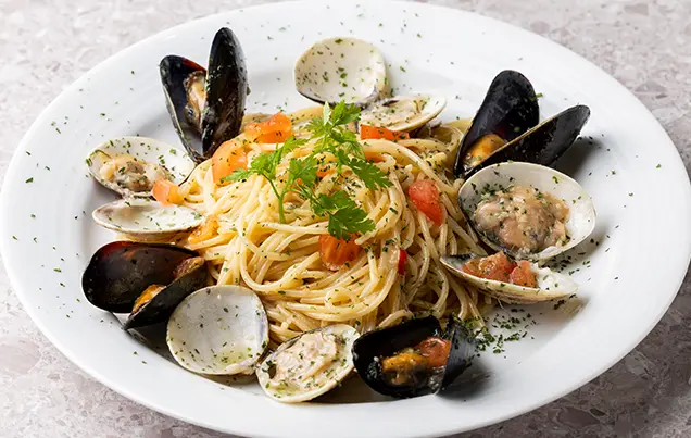 ハマグリとムール貝の泡盛ソースパスタ