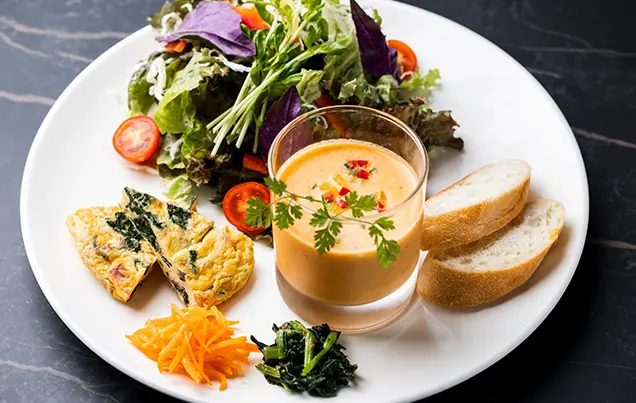 ガスパチョとサラダのヘルシープレート