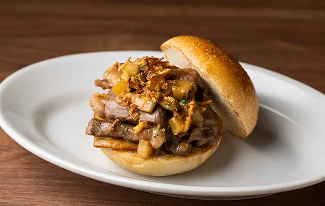 緋桜肉ビーフストロガノフバーガー