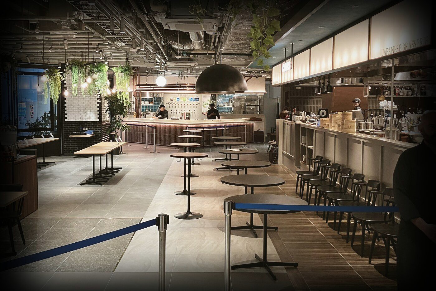 ヘリオスパブのバーカウンター