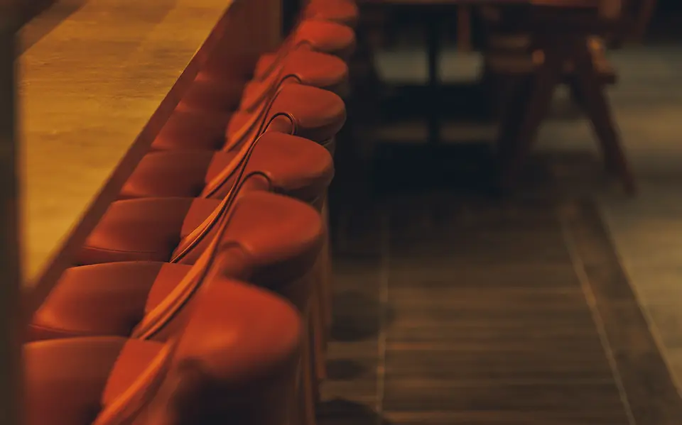 Daya tarikan tempat ini adalah suasananya yang elegan tetapi santai.