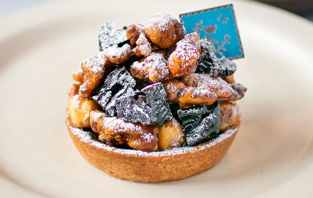 ナッツとプラムのコーヒータルト