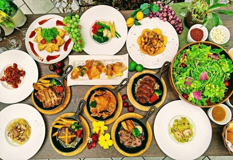 昼も夜も楽しめる幅広いメニュー
