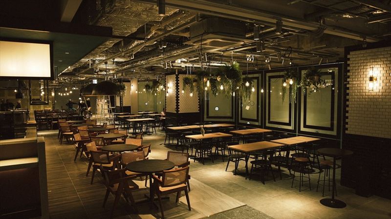 多彩な肉料理が集まるフードホール