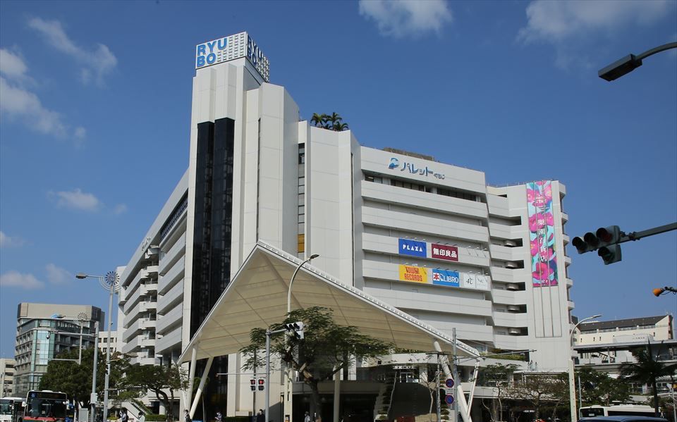 県庁前駅直結でバスターミナルの至近