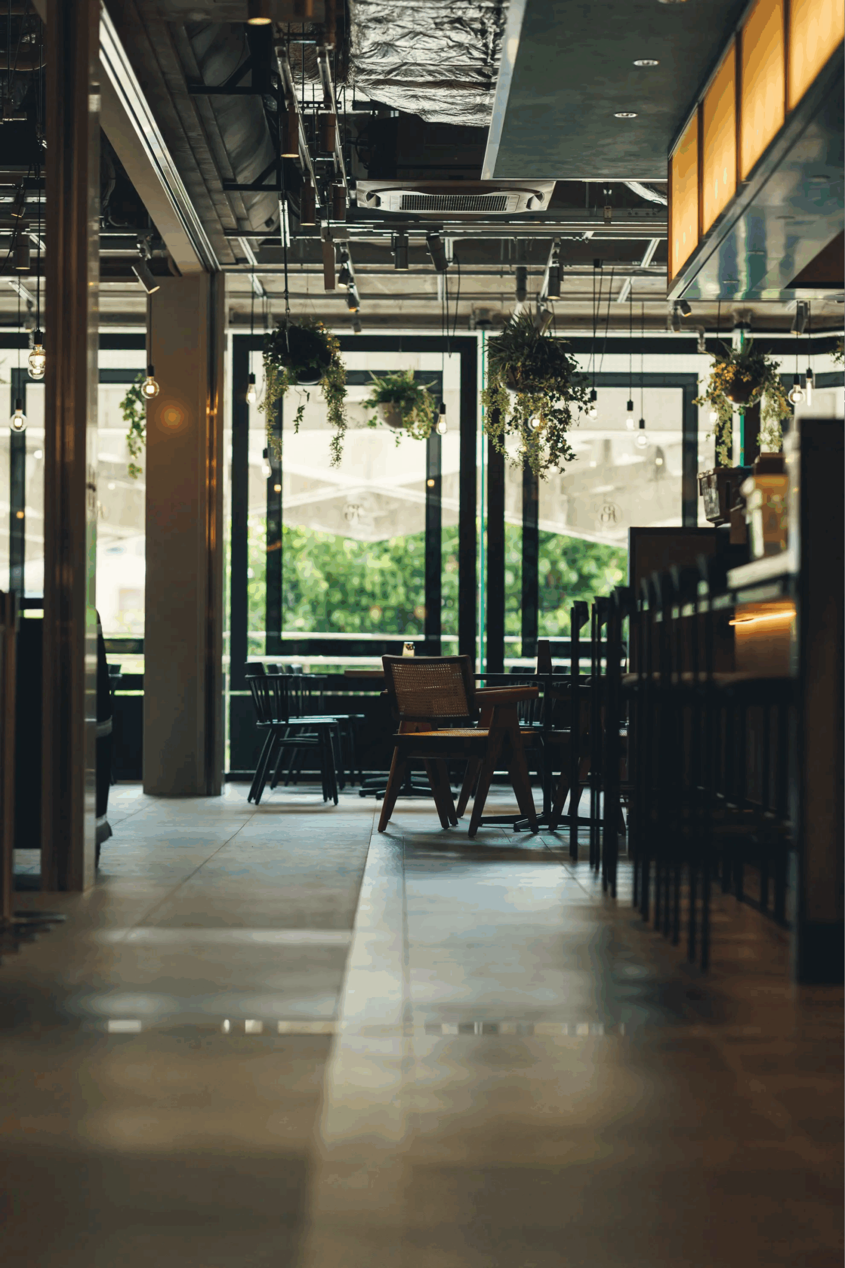 駅直結で雨天でも濡れずにご来館いただけます