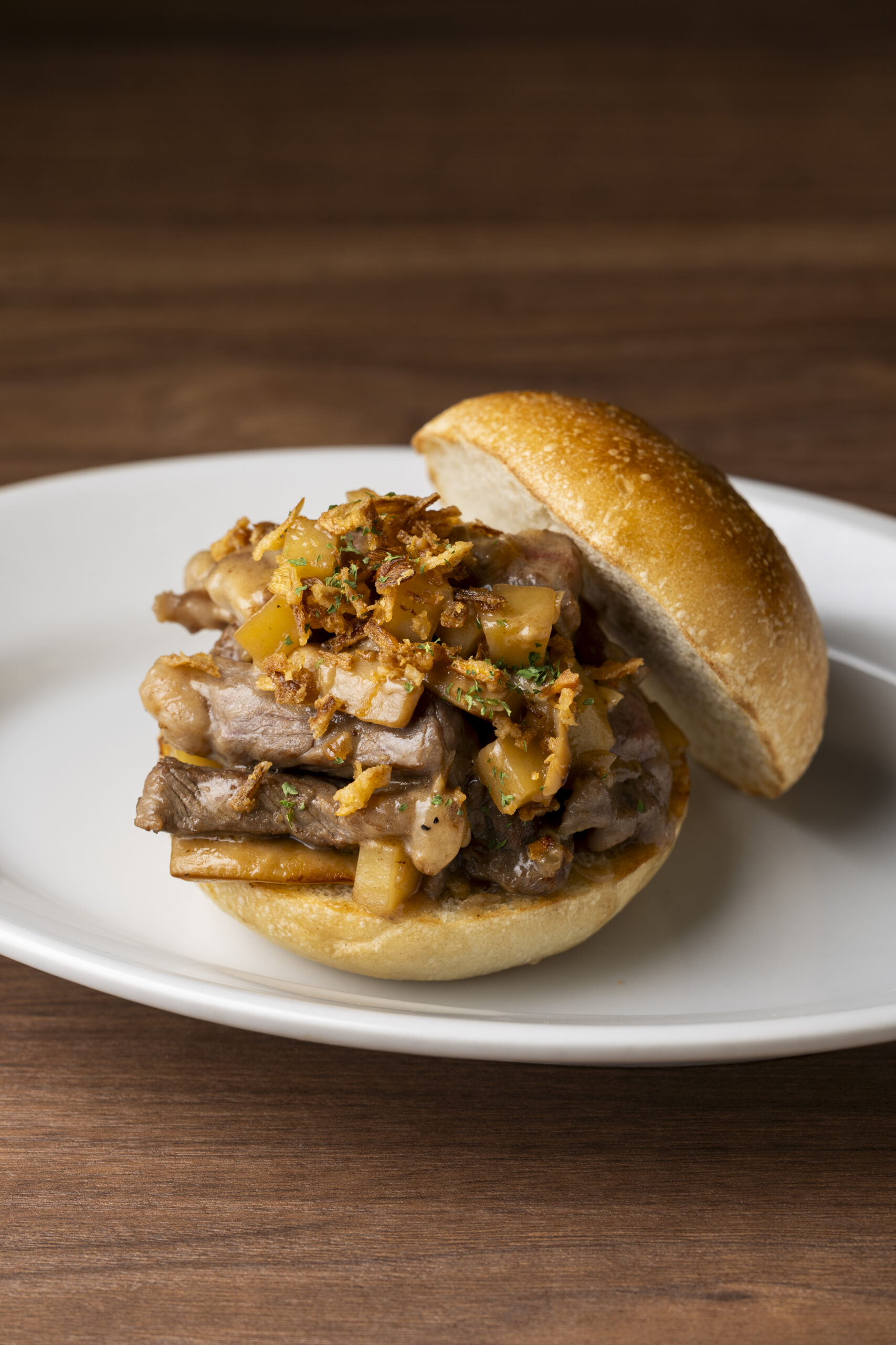 緋桜肉 ビーフストロガノフバーガー