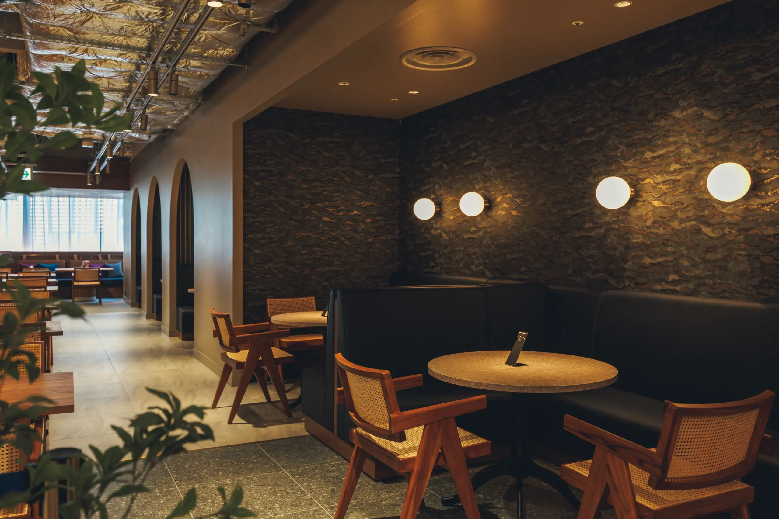 那覇ランチをゆっくり楽しむ多彩なグルメ空間