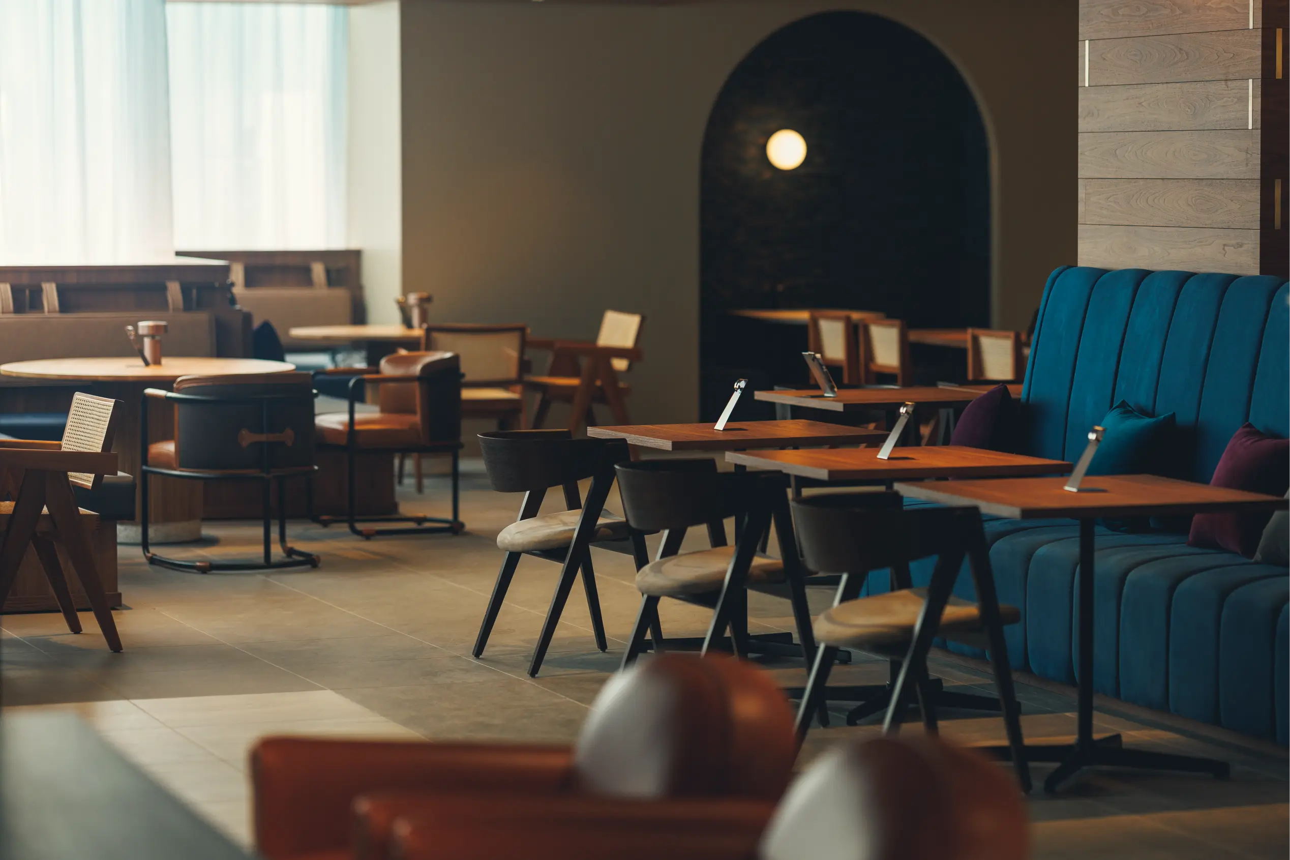 心地よい空間で味わう多彩な料理の数々