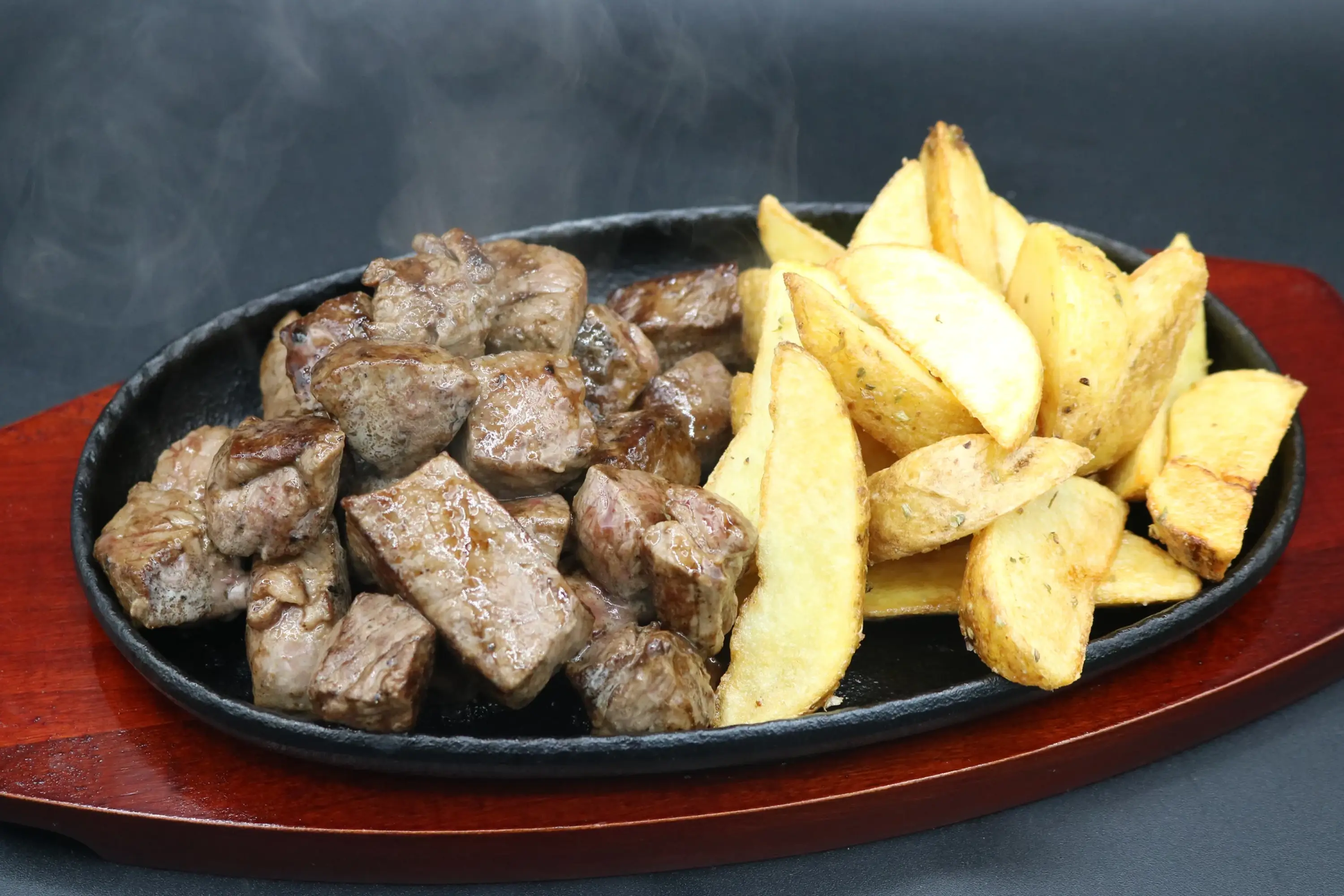 伊江島の緋桜肉を使用したステーキ