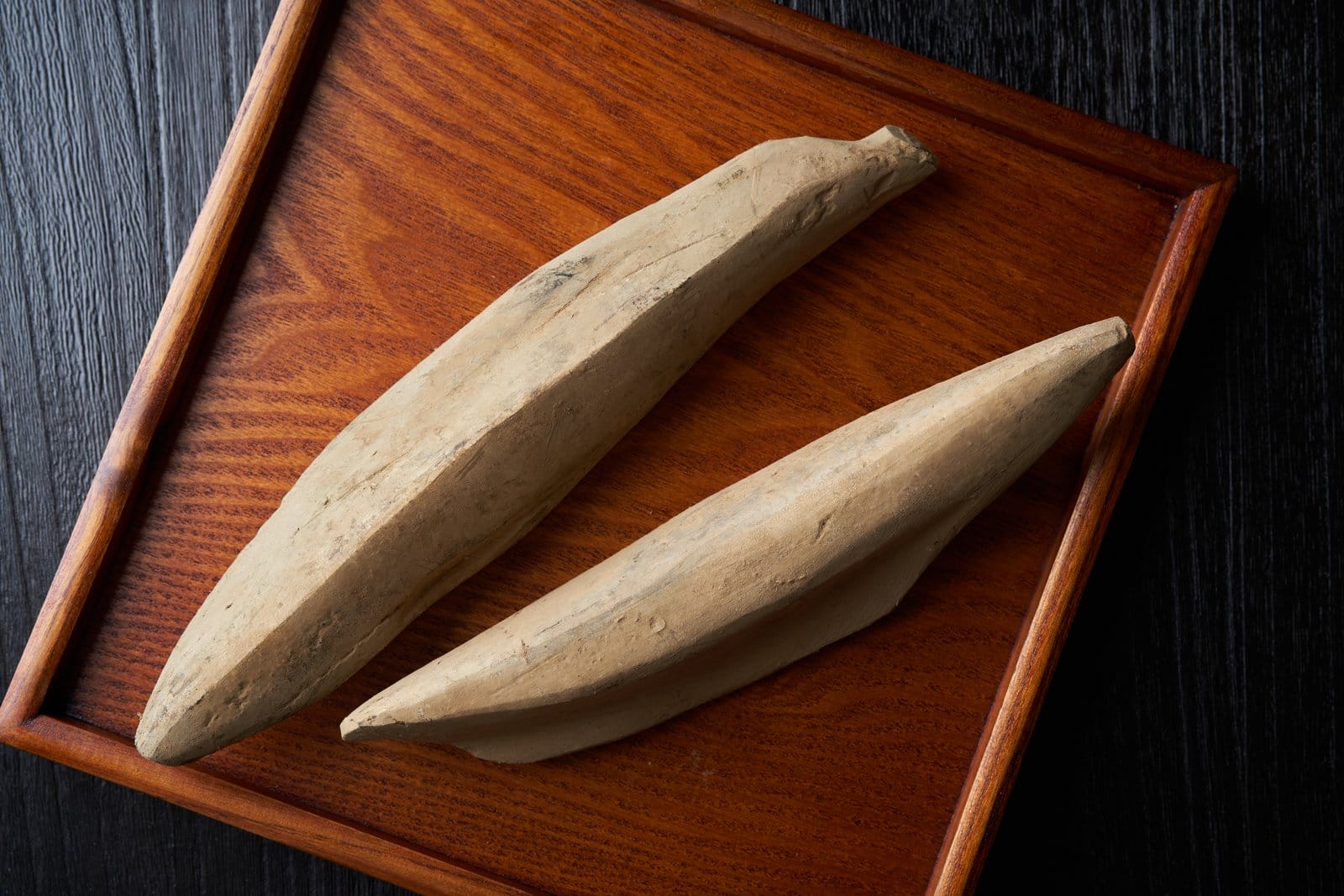 削る前の本荒節（鰹節の塊）