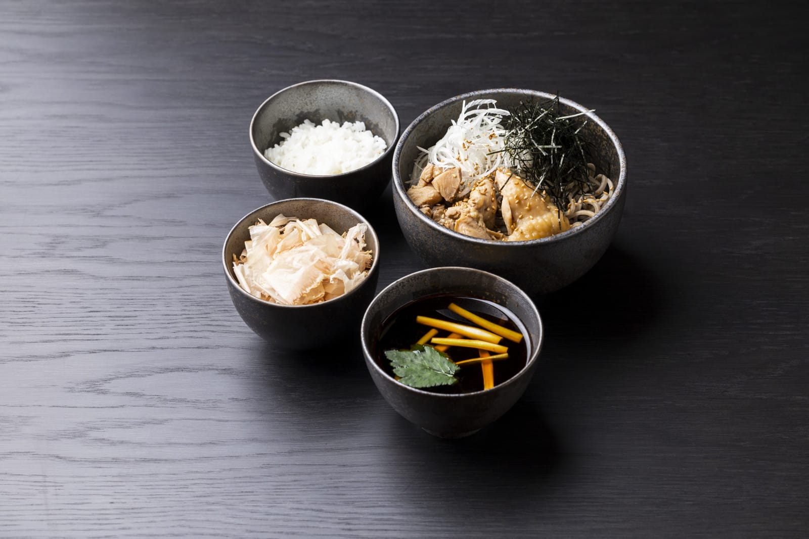 肉汁辛味つけ蕎麦【鶏】 季節の小飯セット