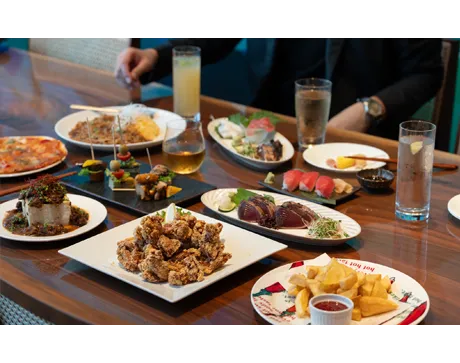【忘年会シーズンもスタート🍻夜の集まりはRYUBO FOOD HALLで!】