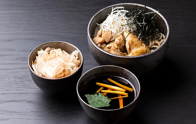 ”名物”「とろける」かつお節 肉汁辛みつけ蕎麦「鶏」