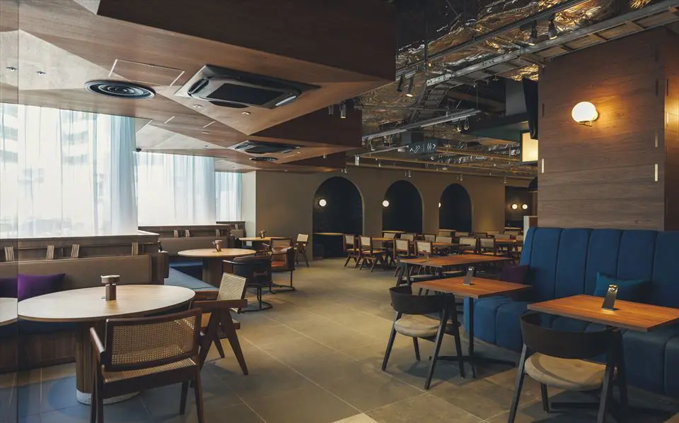 奧羅庫附近有一個寬敞的美食廣場