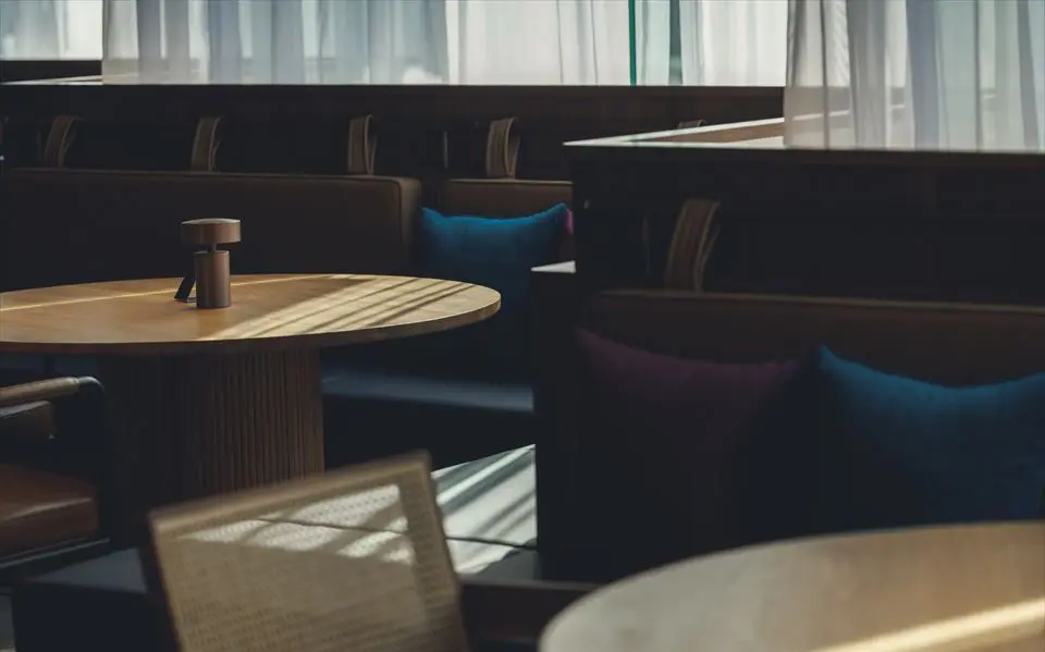 一個適合成年人在夜生活結束後輕鬆前往的美食場所