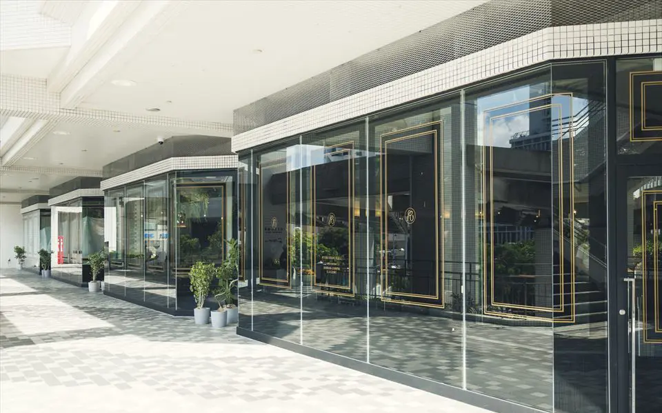 機場附近罕見的「綜合美食空間」。